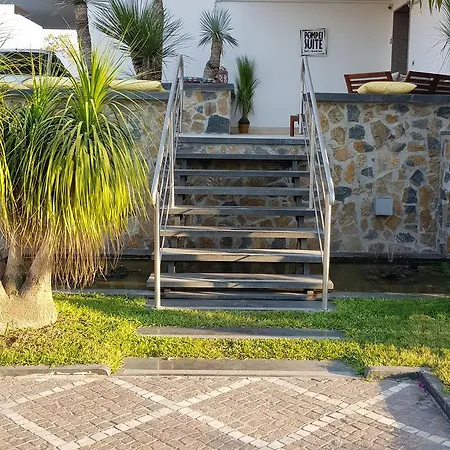 לינה וארוחת בוקר Pompei Suite פומפיי