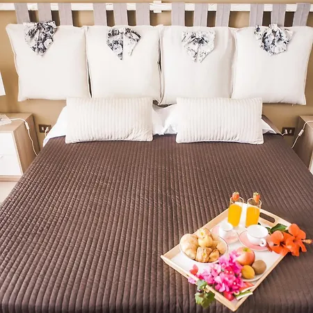 לינה וארוחת בוקר Pompei Suite 4*