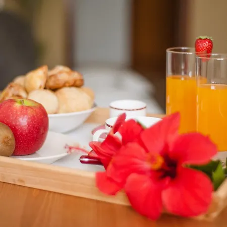 לינה וארוחת בוקר Pompei Suite 4*