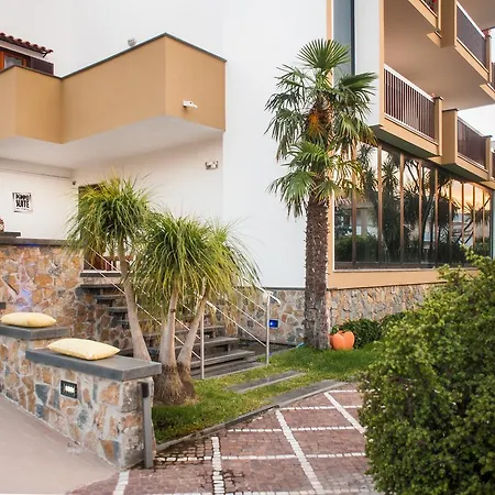 Pompei Suite לינה וארוחת בוקר